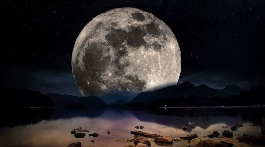 十首望月诗词：今夜望月，你在思念谁？