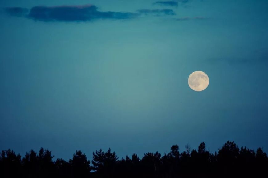 十首望月诗词：今夜望月，你在思念谁？