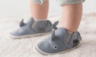 怎么教宝宝自己穿鞋子如何教宝宝自己穿鞋子