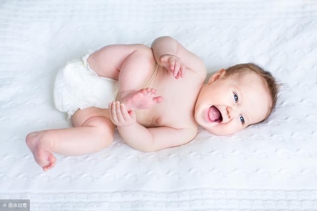 婴儿笑不出声怎么回事（宝宝为何迟迟笑不出声）