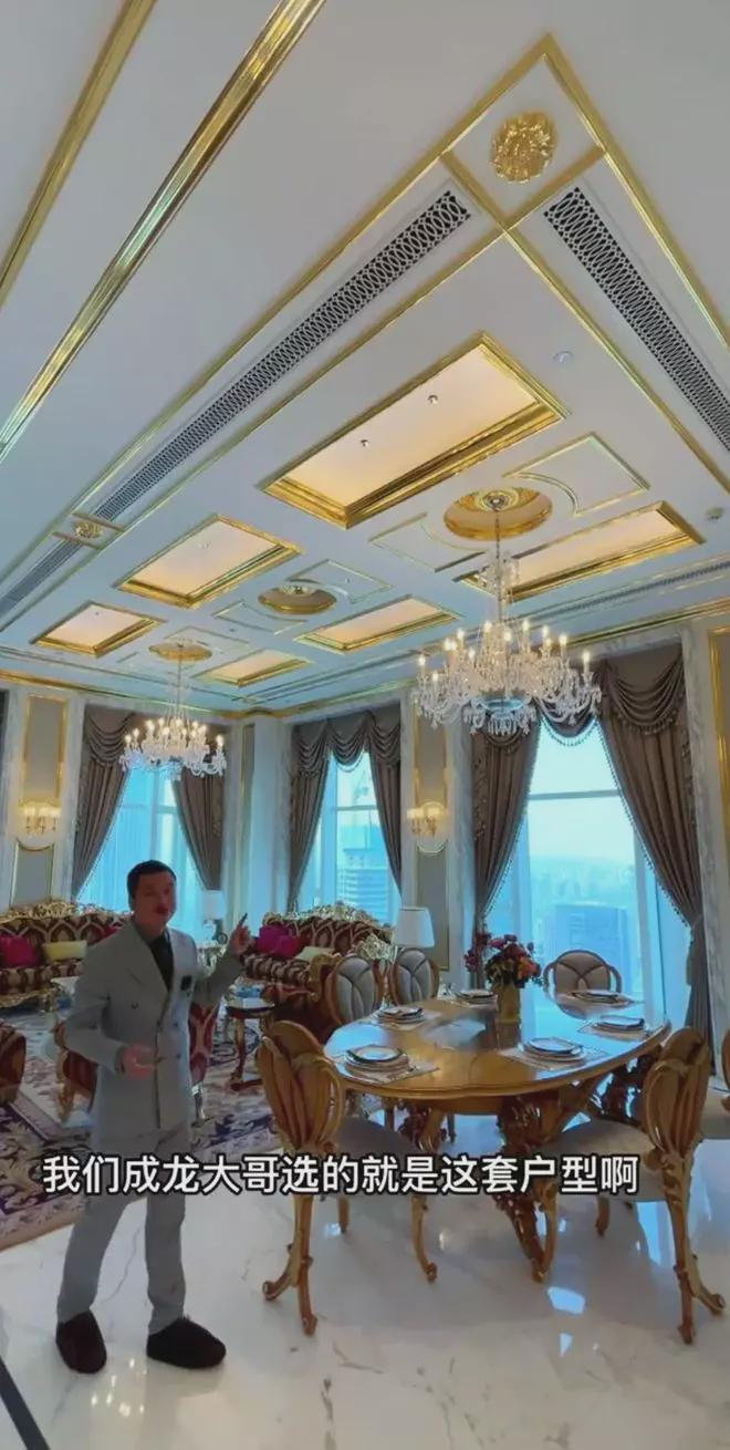 成龙：杭州豪宅价值2000多万，门窗天花板边框纯金打造，奢华至极