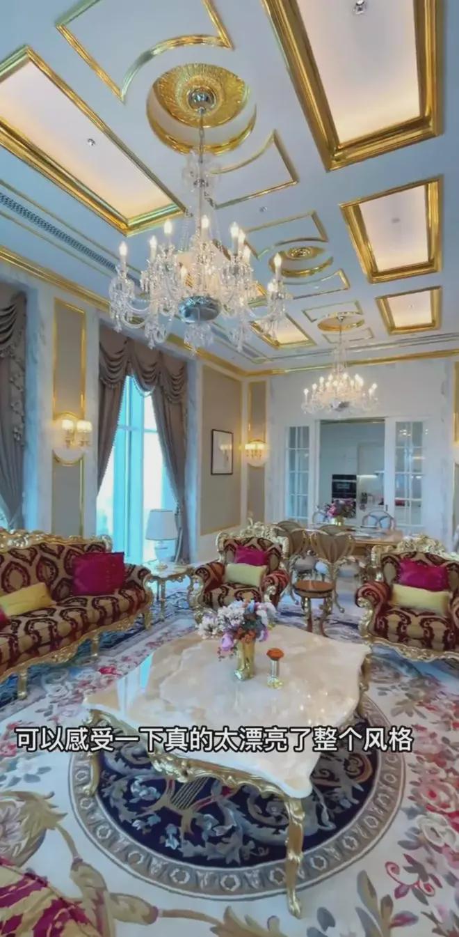 成龙：杭州豪宅价值2000多万，门窗天花板边框纯金打造，奢华至极